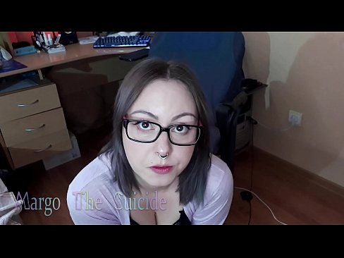 ❤️ Kynþokkafull stelpa með gleraugu sýgur dildó djúpt á myndavélinni ❤️❌ Gæðaklám á is.pornobot.ru ❌️❤